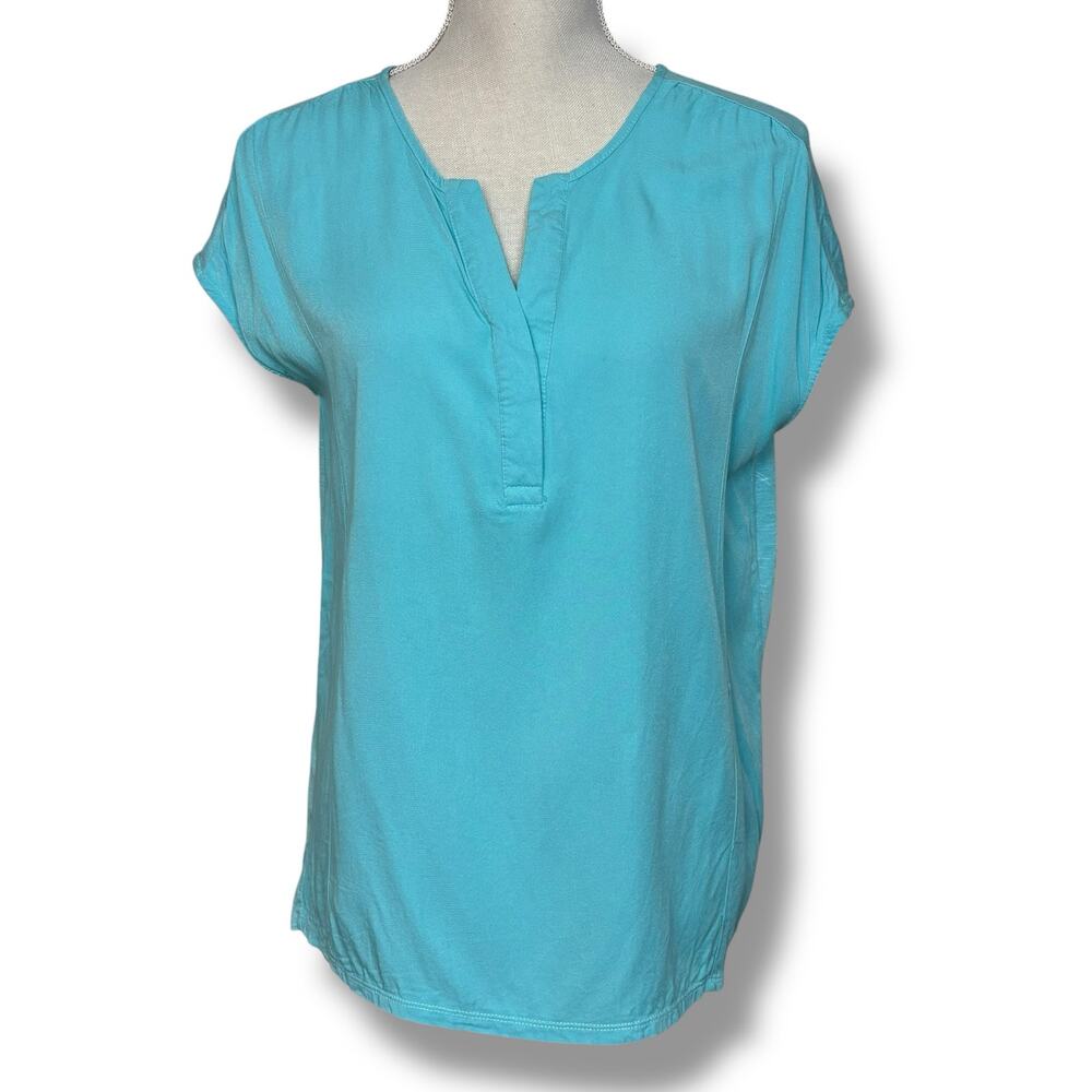 Nine West Aqua Split Neck Mixed Media Top with Cap Sleeves Size Medium